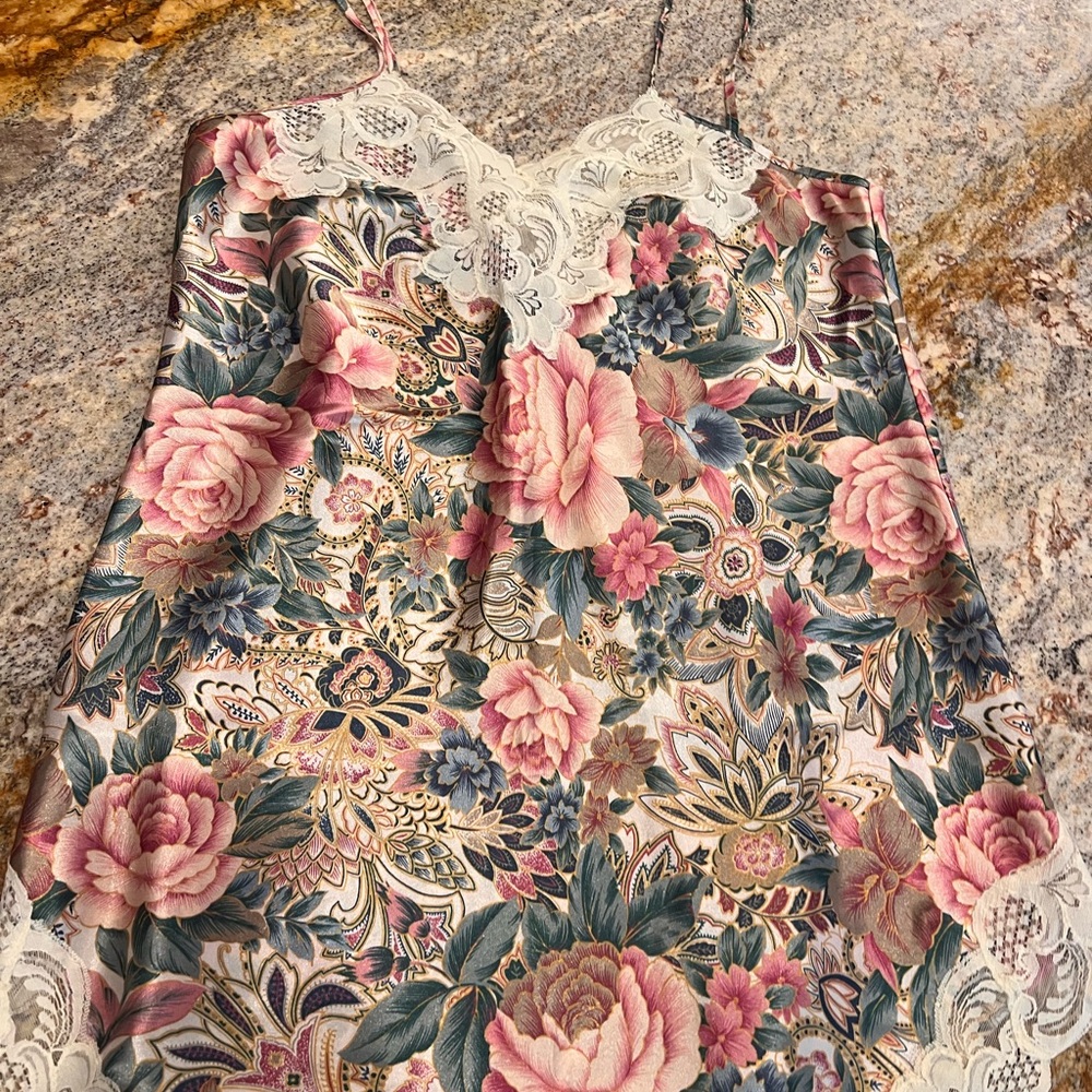 Victoria’s Secret Gold Label Floral Lace Trim Camisole